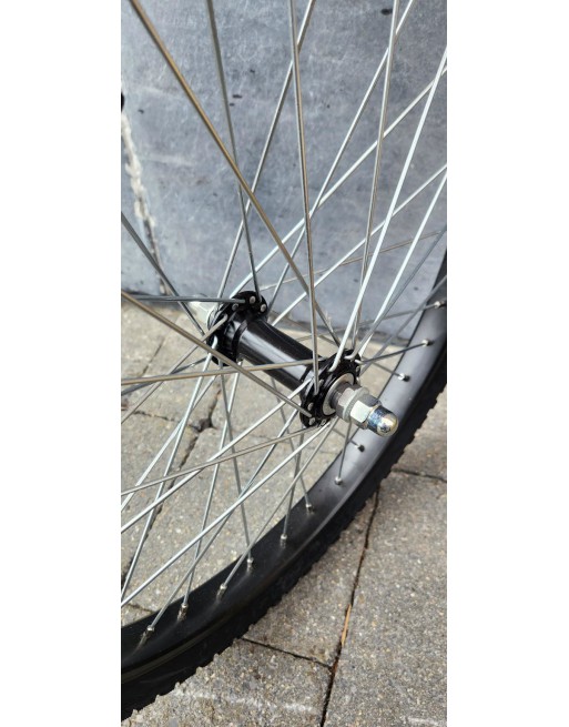 Lastenfahrrad Vorderrad Seitenrad mit Reifen
