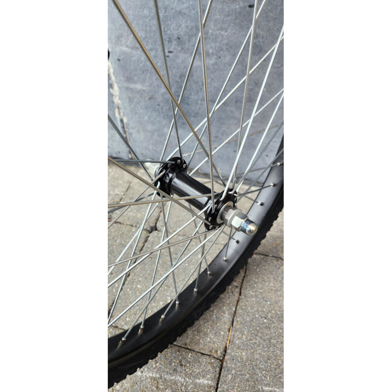 Cargo bike front wheel side wheel with tire